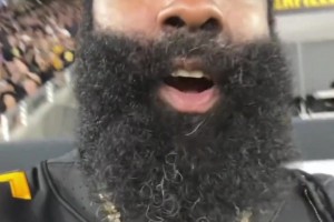 懟臉拍！登哥觀戰(zhàn)橄欖球，這大胡子上好多白胡須啊??