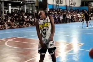 小學(xué)生被對手球砸臉，當(dāng)場強(qiáng)勢回應(yīng)