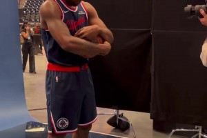 看著又壯了！萊昂納德媒體日的定妝照！希望新賽季保持健康~