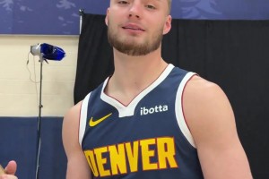 網(wǎng)友：布勞恩現(xiàn)在這造型，去了成都應(yīng)該很吃香吧