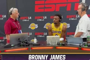 湖人媒體日 布朗尼吐槽老爹：整個(gè)更衣室就他最吵??~