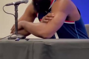 記者提醒哈登：這是你第17年！登哥：別說了，我會(huì)覺得自己老了