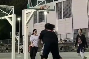 下血本了！老詹做客網(wǎng)紅Kai直播間，贈送價值20萬美刀的愛彼手表