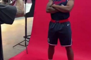 今年是2020賽季以來(lái)，小卡第一次健康地進(jìn)入新賽季！