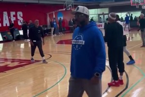 復(fù)出越來(lái)越近了？歐文已經(jīng)可以進(jìn)行簡(jiǎn)單的有球訓(xùn)練了