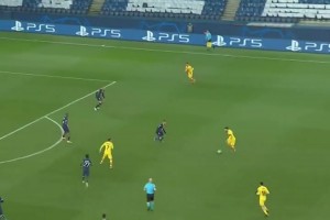 逆天滯空！C羅的頭球藝術(shù)