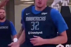 這就是狀元的威力！弗拉格訓(xùn)練中攻防兼?zhèn)?，甚至大帽濃眉? >
                                        </div>
                                    </div>
                                                                        <div   id=