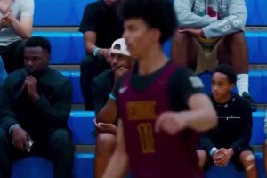 年輕氣盛！弗拉格隊(duì)內(nèi)訓(xùn)練面對(duì)濃眉不落下風(fēng)！隊(duì)友全部盛贊！