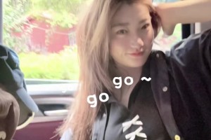 李夢(mèng)：金秋時(shí)節(jié)，生日快樂(lè)！ 繁榮昌盛，大國(guó)情懷！