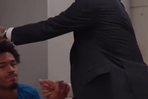 巴黎殘陣2-1逆轉(zhuǎn)巴薩！納賽爾走進更衣室祝賀巴黎眾將