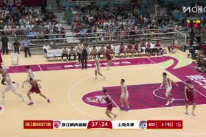 活久見？王哲林完成搶斷，居然來了個快攻一條龍暴扣！