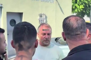 當(dāng)面批評教育！巴薩球迷不尊重安保人員，激怒了弗里克