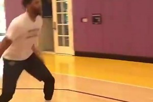 今年夏天胖了14斤！濃眉剛到湖人的時(shí)候，這個(gè)體型多完美啊！