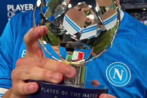 韋世豪開著保時(shí)捷撞到了一輛勞斯萊斯，這得賠多少錢啊??