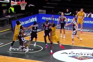 終于追上了年輕的自己？湖人舊將雷迪什在立陶宛聯(lián)賽打巨星球?。? >
                                        </div>
                                    </div>
                                                                        <div   id=