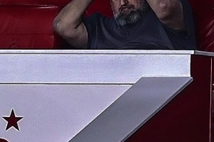 你挑的嘛偶像??！澳波上任1勝難求，森林老板看臺死亡凝視