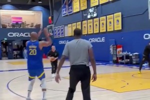 玄冥二老！霍福德和追夢一起加練三分 姿勢咋還越來越像了