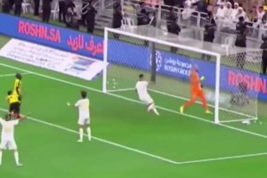 這到底是不是點球？各位槍迷如何看待這次爭議判罰？