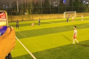 博主：徐州市隊(duì)教練教小孩廢人的動作，可悲的是對方家長樂在其中