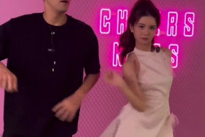 真會(huì)玩！郭艾倫與女主播煉煉熱舞，最后把對(duì)方給撞飛了??