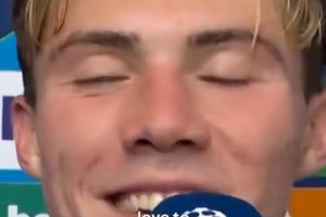 霍伊倫：我在曼聯(lián)曾和許多好球員一起踢過球，但德布勞內(nèi)是天才！