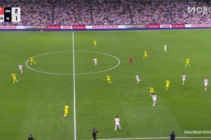 沒能拼過速度！穆里奧拉倒維尼修斯，吃到第二張黃牌被罰下