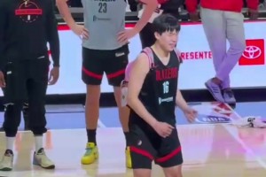 人氣真的可以！楊瀚森球迷日出場(chǎng)，受到大伙兒熱烈歡迎！