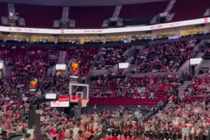 想啥呢？開拓者后衛(wèi)居然想隔扣楊瀚森，被小楊大帽拒絕！