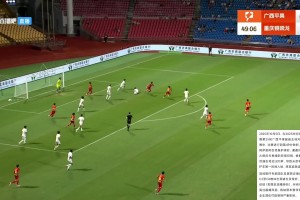 送醫(yī)后查出存在截癱風險！中甲外援遭銅梁龍球員犯規(guī)撞到LED屏