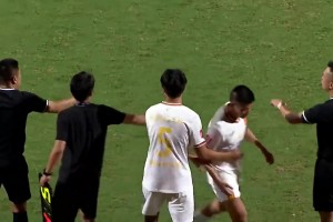 重慶銅梁龍球員黃希揚疑似對對方日本主帥說八嘎呀路