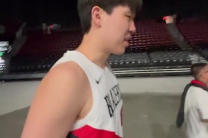 第一次穿球衣進開拓者主場啥感覺？楊瀚森：挺涼快的??????