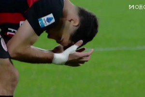 逆天！凱利禁區(qū)放倒希門尼斯送點！普利西奇主罰直塞射上看臺！