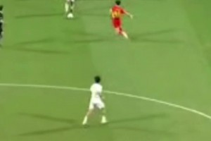 悲催！廣西平果球員犯規(guī)導致自己骨折受傷