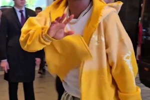 維尼修斯皇馬顏值擔(dān)當(dāng)！與羅德里戈、米利唐到達(dá)日本備戰(zhàn)友誼賽！