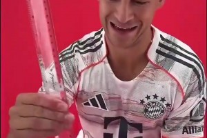 誰最長？拜仁球員的尺子反應(yīng)力測試！