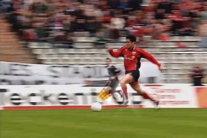 別讓記憶塵封！德甲官博：中國(guó)戰(zhàn)神楊晨曾征服德甲??