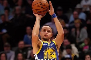 楊毅回答：庫(kù)里三分球能力遇到高水平防守會(huì)不會(huì)失效？