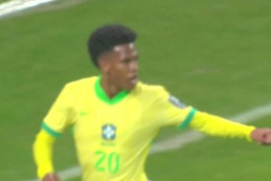 吉馬良斯直塞太妙了，埃斯特旺推射得手，巴西1-0韓國