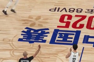 ??這也太快了！曾凡博被換上后，立刻給布克來(lái)了個(gè)犯規(guī)！