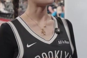 身材氣質(zhì)絕佳！郎朗的妻子吉娜也來(lái)到中國(guó)賽現(xiàn)場(chǎng)，和曾凡博互動(dòng)！