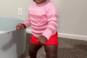 ??天賦寶寶！華子不到一歲的女兒已經(jīng)會走路啦