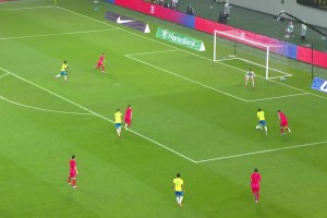 超級超級巨大失誤！金玟哉后場轉(zhuǎn)身失誤被斷，埃斯特旺輕松破門