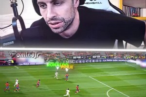 C羅狠狠地戲耍了皮克，賽后球衣也被皮克保存了