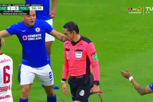 如果碰到這種情況主裁該怎么辦？??