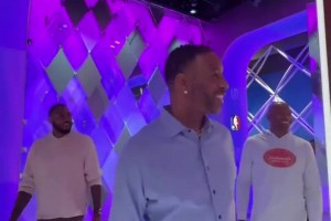 主播T-MAC即將上線！麥迪帶甜瓜和卡特首次探訪全新演播廳~