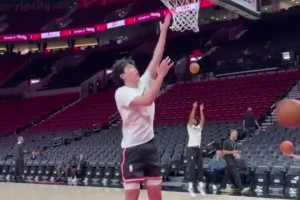 把終結(jié)練好??楊瀚森將迎來主場首秀，熱身猛練小勾手~