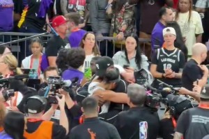 王牌4-0橫掃水星奪冠！阿賈賽后抱著男友阿德巴約慶祝！