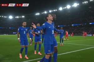 托萬禁區(qū)內(nèi)停球凌空側(cè)鉤霸氣破門！法國3-0鎖定勝局！