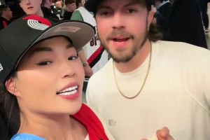 今天真牛！在波特蘭的博主珠姐現(xiàn)場教球迷用中文說：楊瀚森牛皮~