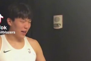 對(duì)自己的表現(xiàn)很滿(mǎn)意！楊瀚森賽后顯得十分開(kāi)心！